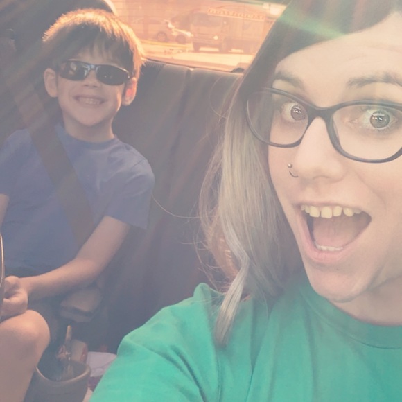 Meet your Posher, Cassandra - Picture 3 of 3